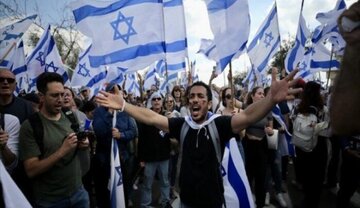 فيديو | المستوطنون الإسرائيليون يمنعون شاحنات الغذاء من دخول غزة
