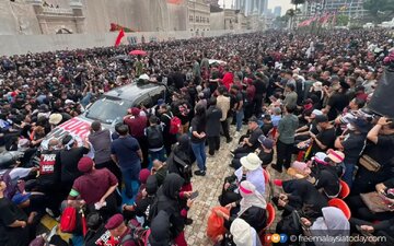 Video | Sebilangan Rakyat Malaysia Memanggil Supaya Anwar Ibrahim Meletakkan Jawatan Sebagai Perdana Menteri