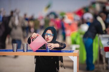 ЕШГ ҺЕКАЈӘСИ: Имам Һүсејн (ә) Әрбәин зәвварларына хидмәт ҝөстәрән ашигләр – ФОТО Репортаж