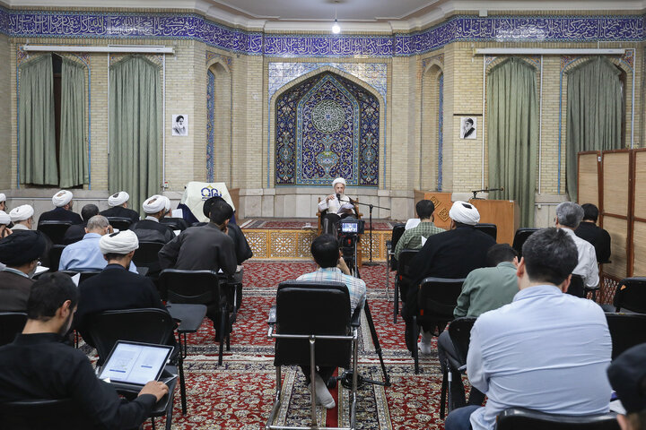 قرير مصور/ إزاحة الستار عن کتاب «دروس في الجبر و الإختیار» للعلامئ السبحانی