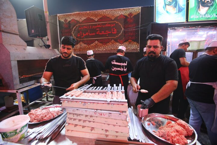 تقرير مصور/ من البصرة.. موكب "فاجعة سامراء" يطعم زوار مشاية الأربعين الحسيني يوميا