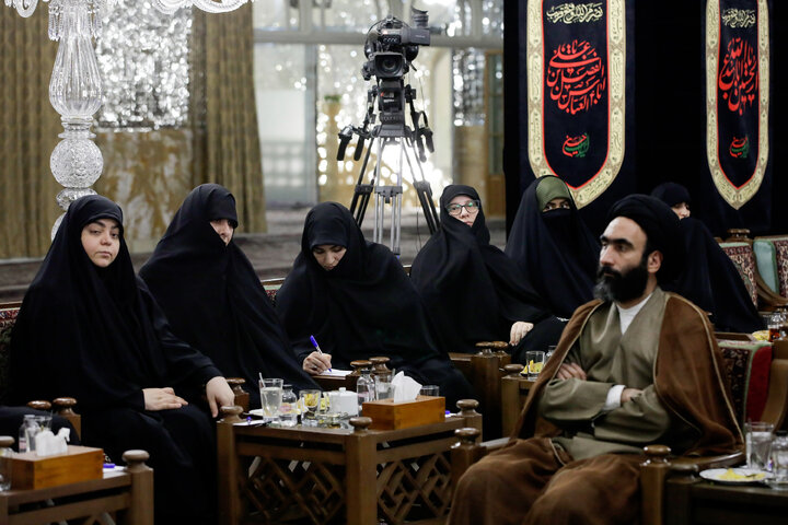 گزارش تصویری | دیدار طلاب فعال فضای مجازی با آیت‌اللّه مروی