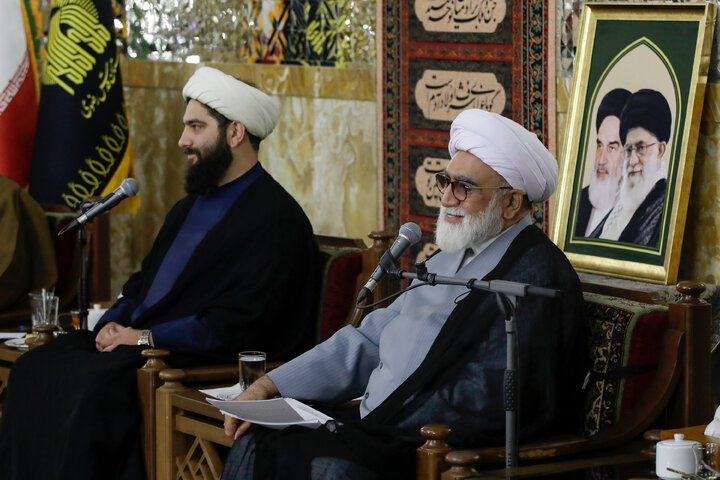 گزارش تصویری | دیدار طلاب فعال فضای مجازی با آیت‌اللّه مروی