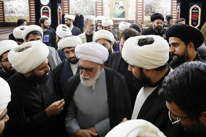 گزارش تصویری | دیدار طلاب فعال فضای مجازی با آیت‌اللّه مروی