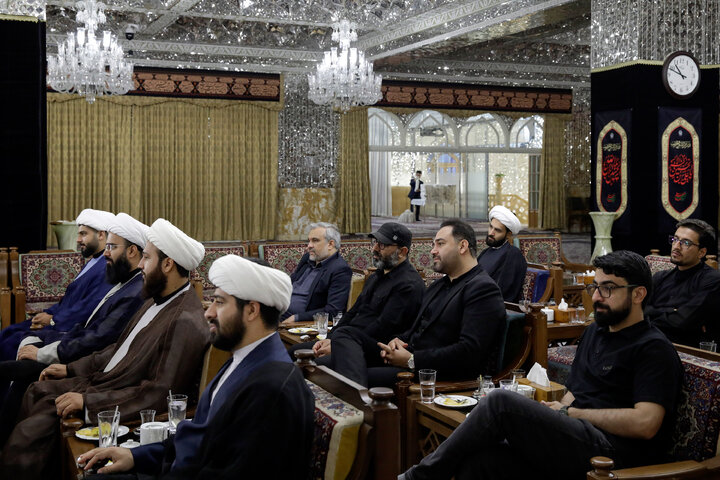 گزارش تصویری | دیدار طلاب فعال فضای مجازی با آیت‌اللّه مروی