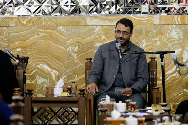 گزارش تصویری | دیدار طلاب فعال فضای مجازی با آیت‌اللّه مروی