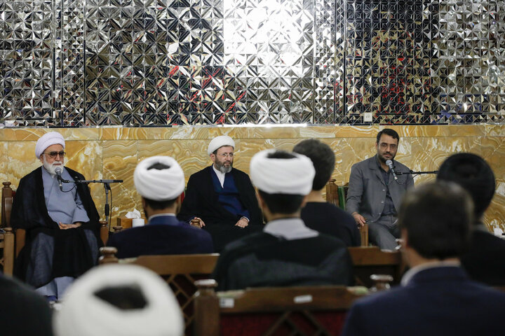 گزارش تصویری | دیدار طلاب فعال فضای مجازی با آیت‌اللّه مروی