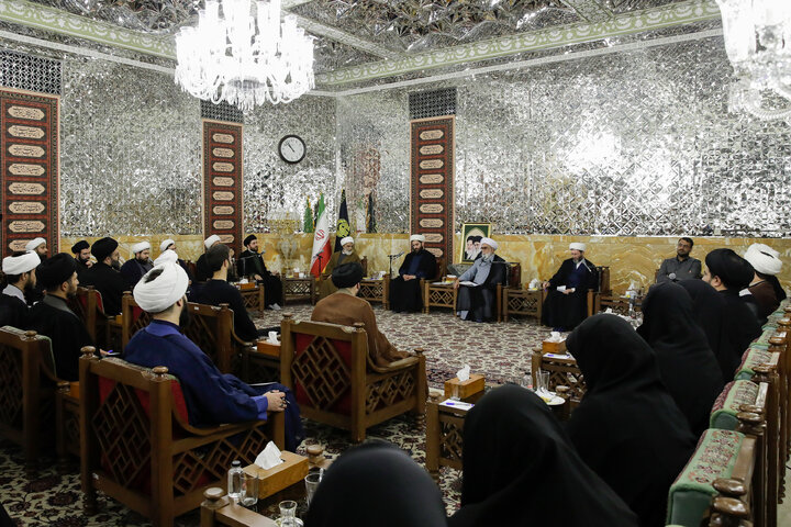 گزارش تصویری | دیدار طلاب فعال فضای مجازی با آیت‌اللّه مروی