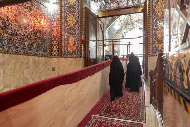 تقرير مصور/ نصب القواطع الخشبية في مداخل العتبة العباسية المقدسة ومحيطها