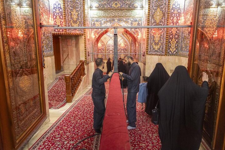 تقرير مصور/ نصب القواطع الخشبية في مداخل العتبة العباسية المقدسة ومحيطها