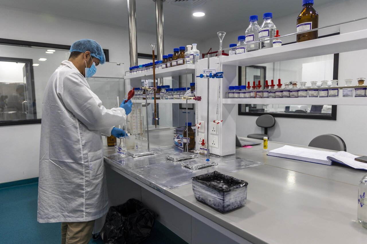 Al-Abbas's Holy Shrine launches Al-Joud IV medical solutions factory