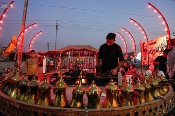 Moukebs iraquianos começam a servir peregrinos de Arbaeen nas estradas para Karbala