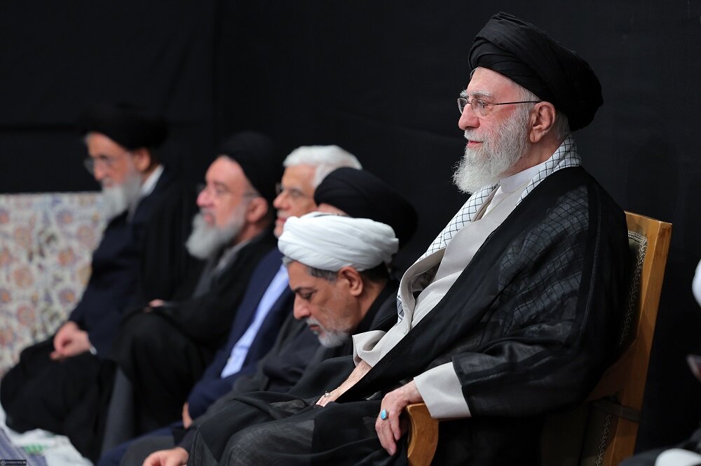 12روزہ جنگ کے شہیدوں کی 40ویں کی تقریب سے امام خامنہ ای کا خطاب 12روزہ جنگ کے شہیدوں کی 40ویں کی تقریب سے امام خامنہ ای کا خطاب