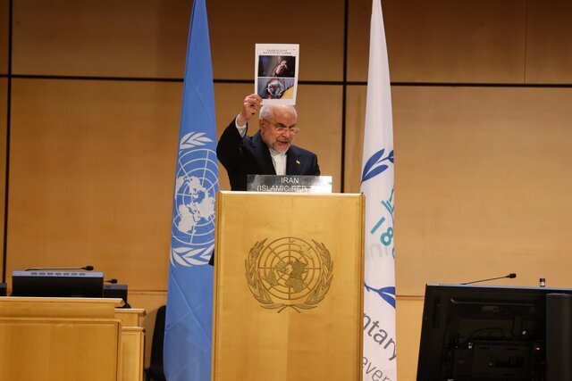 تصویر رایان ۲ ماهه در دستان رئیس مجلس؛ افشای جنایات رژیم صهیونی در ژنو