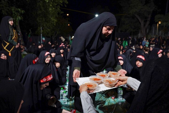 تقرير مصور/ إقامة مائدة السيدة رقية (س) في مدينة مشهد