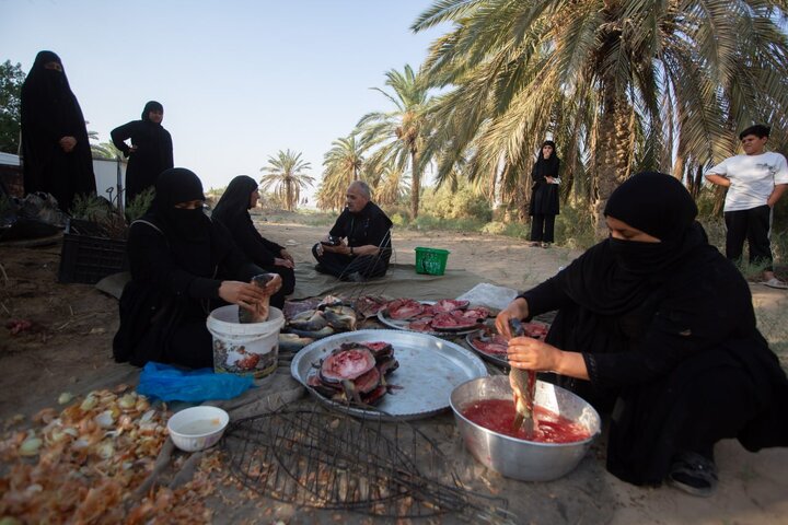 تقرير مصور/ نساء كريمات من عشيرة آل جويبر يقدمن الخدمات لزوار الأربعين الحسيني