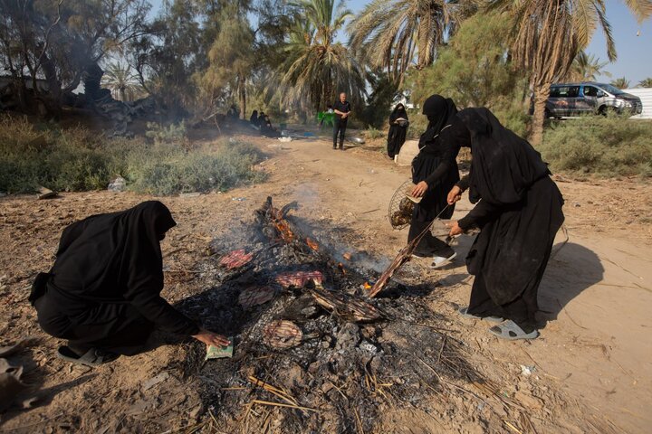 تقرير مصور/ نساء كريمات من عشيرة آل جويبر يقدمن الخدمات لزوار الأربعين الحسيني