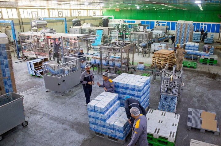 تقرير مصور/ العتبة العلويّة تباشر بتوزيع مياه لزائري الأربعين بطاقة تتجاوز المليون قدح يوميًا