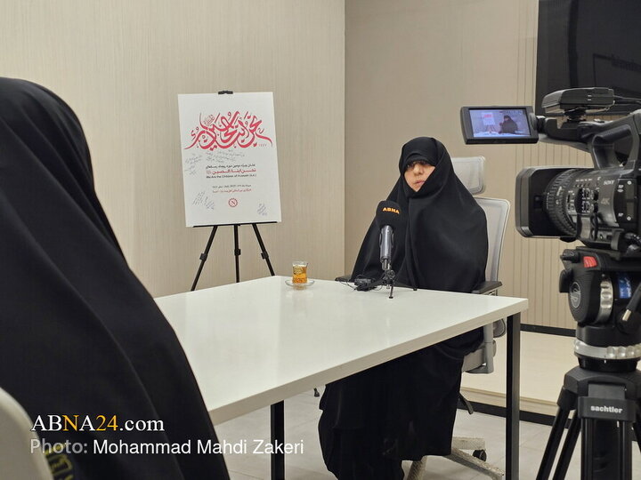 حضور همسر شهید محمد خاکی و مادر شهید نوجوان محمدحسین خاکی از شهدای جنگ 12 روزه، در خبرگزاری اهل‌بیت(ع) ـ ابنا