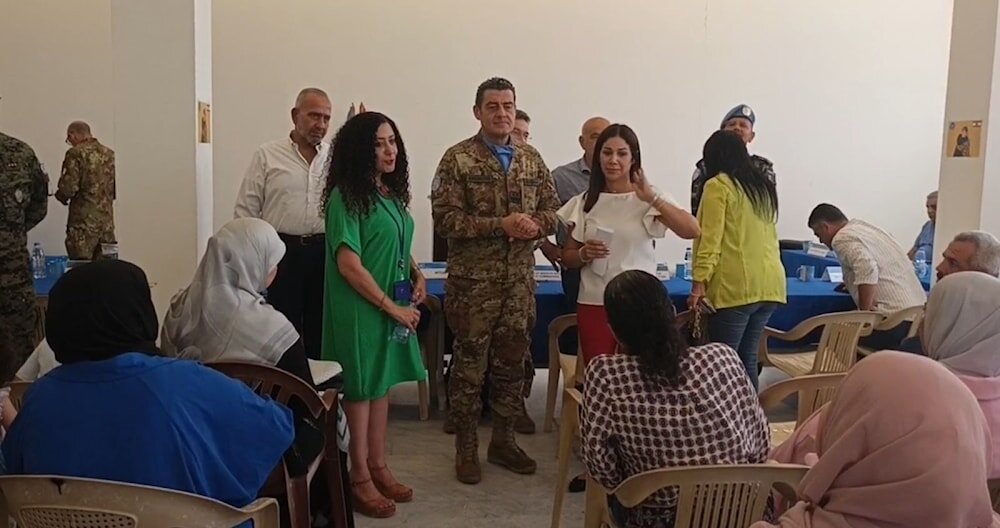 مادران جنوب لبنان خواستار بازگشت به خانههای ویرانشدهشان شدند