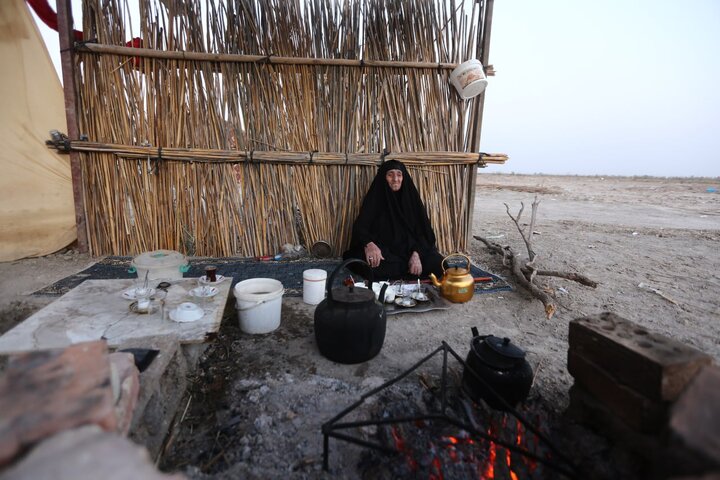 تقرير مصور/ امرة كبيرة في سن تخدم زوار الأربعين الحسيني في الناصرية العراقية