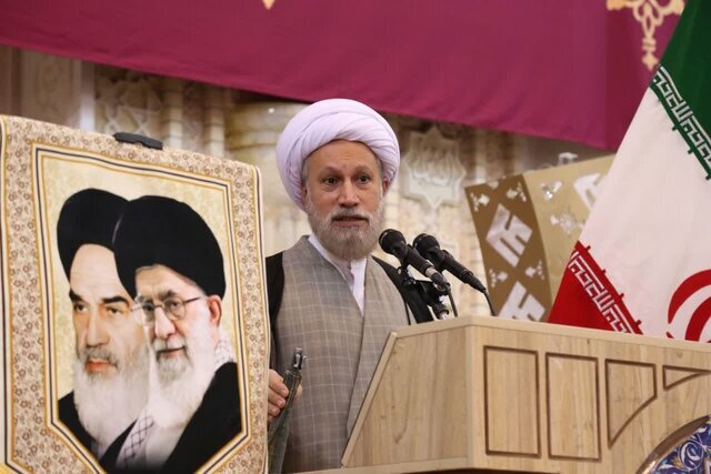 انتقاد خطیب جمعه شیراز از ساخت ویلا به جای سرمایه‌گذاری تولیدی