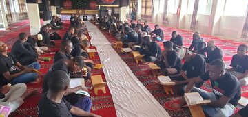 Majlis ya Kuhitimisha Kisomo cha Qur’an Tukufu kwa ajili ya kumrehemu Sheikh Abdullah Khamis Yafanyika Katika Chuo cha Jamiatu Al-Mustafa(s)- Tanzania