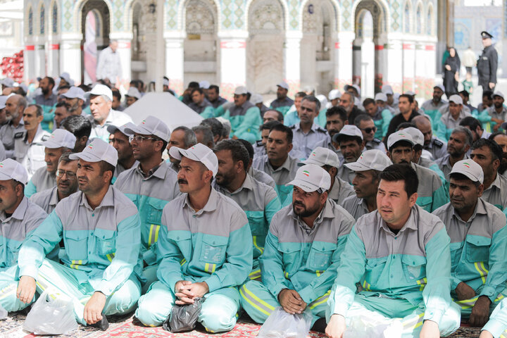 Mashhad city servants receive Imam Reza’s blessing for Arbaeen journey
