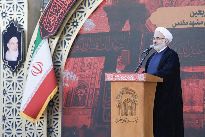 Mashhad city servants receive Imam Reza’s blessing for Arbaeen journey