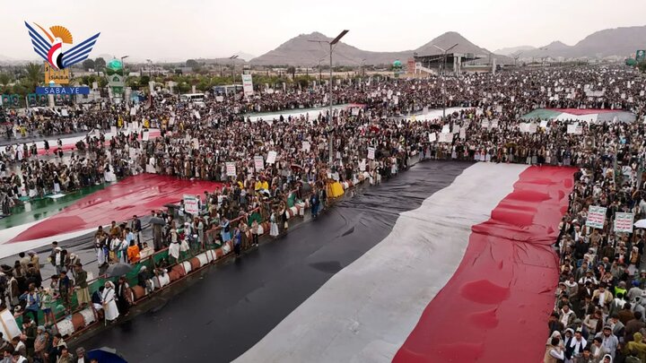 تقرير مصور/ مسيرة مليونية بالعاصمة صنعاء تحت شعار " ثباتا مع غزة وفلسطين.. ورفضا لصفقات الخداع والخيانة"