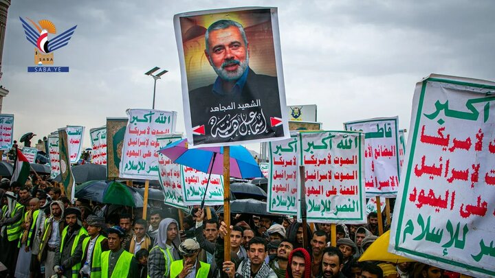 تقرير مصور/ مسيرة مليونية بالعاصمة صنعاء تحت شعار " ثباتا مع غزة وفلسطين.. ورفضا لصفقات الخداع والخيانة"