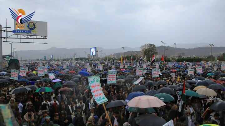 تقرير مصور/ مسيرة مليونية بالعاصمة صنعاء تحت شعار " ثباتا مع غزة وفلسطين.. ورفضا لصفقات الخداع والخيانة"