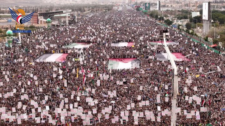 تقرير مصور/ مسيرة مليونية بالعاصمة صنعاء تحت شعار " ثباتا مع غزة وفلسطين.. ورفضا لصفقات الخداع والخيانة"