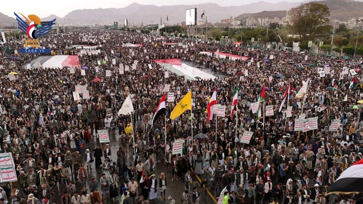 تقرير مصور/ مسيرة مليونية بالعاصمة صنعاء تحت شعار " ثباتا مع غزة وفلسطين.. ورفضا لصفقات الخداع والخيانة"