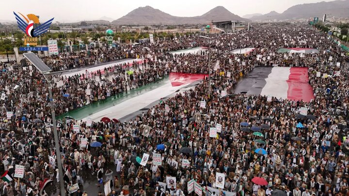 تقرير مصور/ مسيرة مليونية بالعاصمة صنعاء تحت شعار " ثباتا مع غزة وفلسطين.. ورفضا لصفقات الخداع والخيانة"
