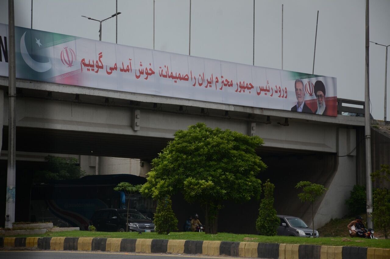 Islamabad decorated with pictures of Imam Khamenei, President Pezeshkian (+Photos)