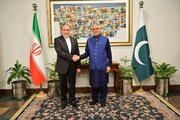 Iranian, Pakistani Foreign Ministers meet to strengthen bilateral ties