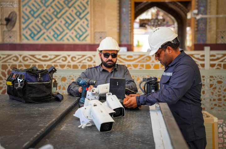 تقرير مصور/ نصب 47 جهازًا لبَثّ الإنترنت بالمجّان في صحن الإمام علي (ع) خدمةً لزوار الأربعين الحسيني