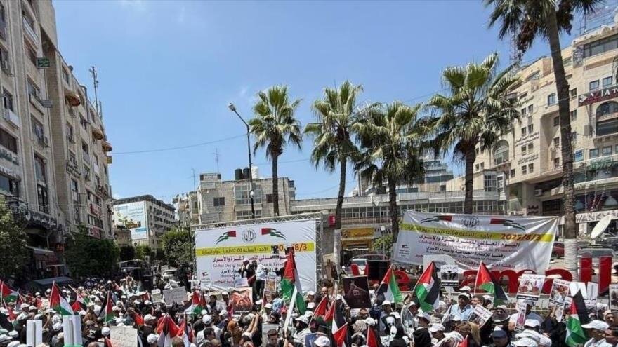 Cisjordanos se manifestam em apoio ao povo de Gaza