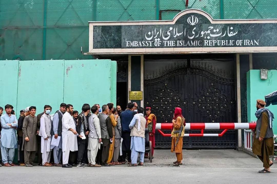 شرایط سفارت ایران در کابل برای زائران کربلا / شیعیان افغانستان می‌گویند توان پرداخت ۵۰۰ دلار ودیعه ندارند