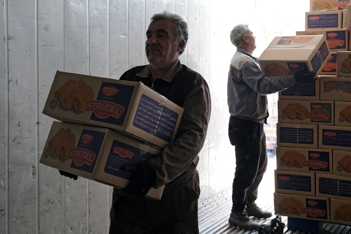 تقرير مصور/ إرسال 150 ألف سلة غذائية لزوار الأربعين