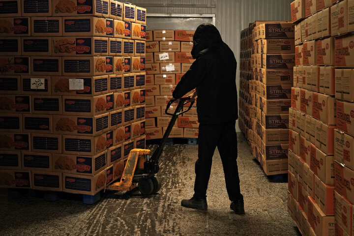 تقرير مصور/ إرسال 150 ألف سلة غذائية لزوار الأربعين