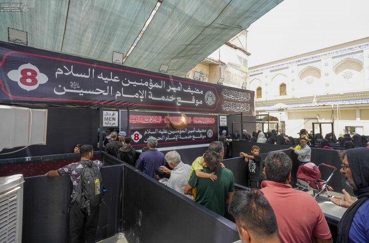 تقرير مصور/ هيأة الاستثمار في العتبة العلويّة المقدّسة يفتتح موقعًا خدميًّا ميدانيًّا لتوزيع الطعام لزائري الأربعين