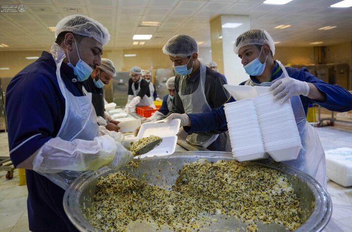 تقرير مصور/ مضيف العتبة العلويّة المقدّسة يقدّم خدمات مستمرّة لزائري أربعينية الإمام الحسين (ع)