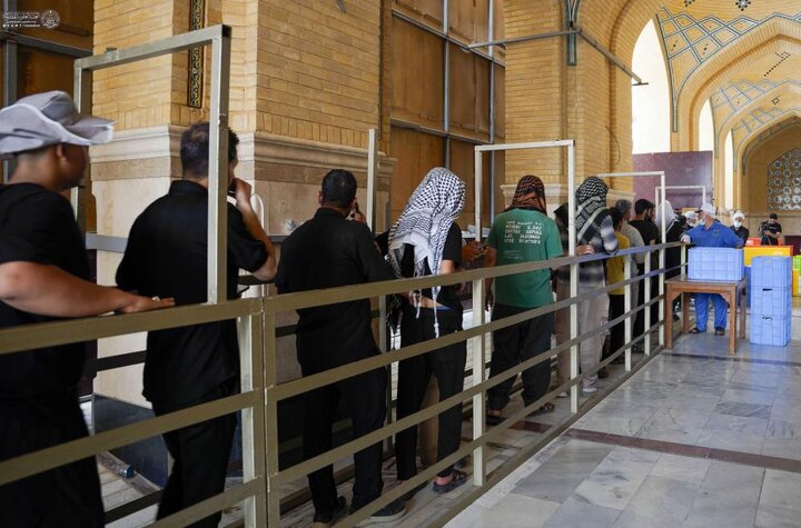 تقرير مصور/ مضيف العتبة العلويّة المقدّسة يقدّم خدمات مستمرّة لزائري أربعينية الإمام الحسين (ع)