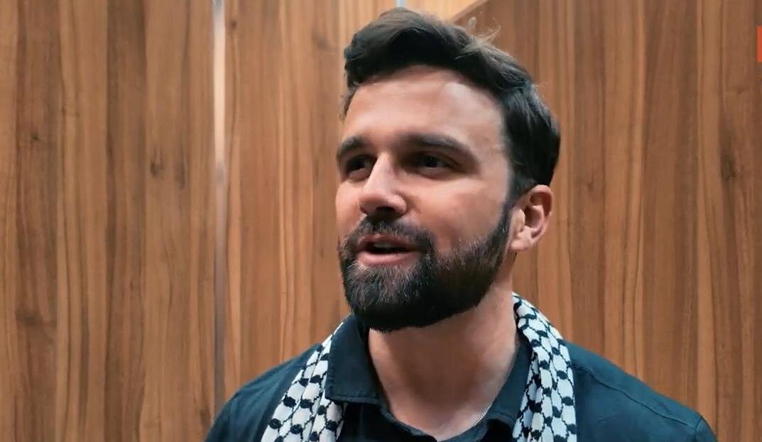 فيديو | ناشط امريكي: يجب على الكثيريين من الأمريكيين زيارة كربلاء للتعرف على قصة الإمام الحسين(ع)