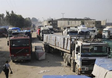 غزة تتلقى 84 شاحنة فقط وسط فوضى أمنية ونداء عاجل لفتح المعابر