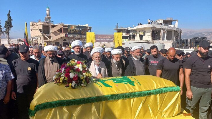 حزب الله وجماهير المقاومة يشيّعون الشّهيد علي أبو عباس في الخيام