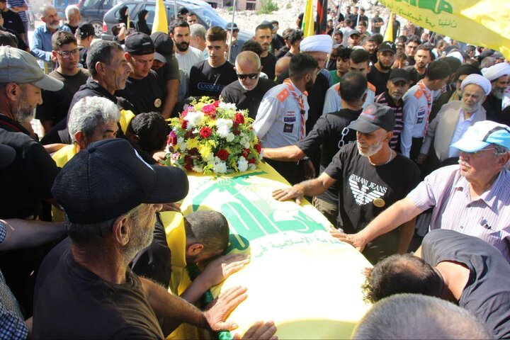 حزب الله وجماهير المقاومة يشيّعون الشّهيد علي أبو عباس في الخيام