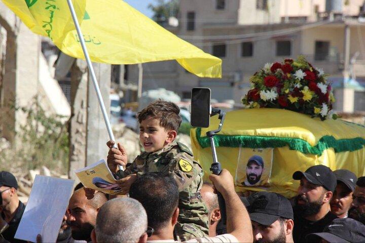 حزب الله وجماهير المقاومة يشيّعون الشّهيد علي أبو عباس في الخيام